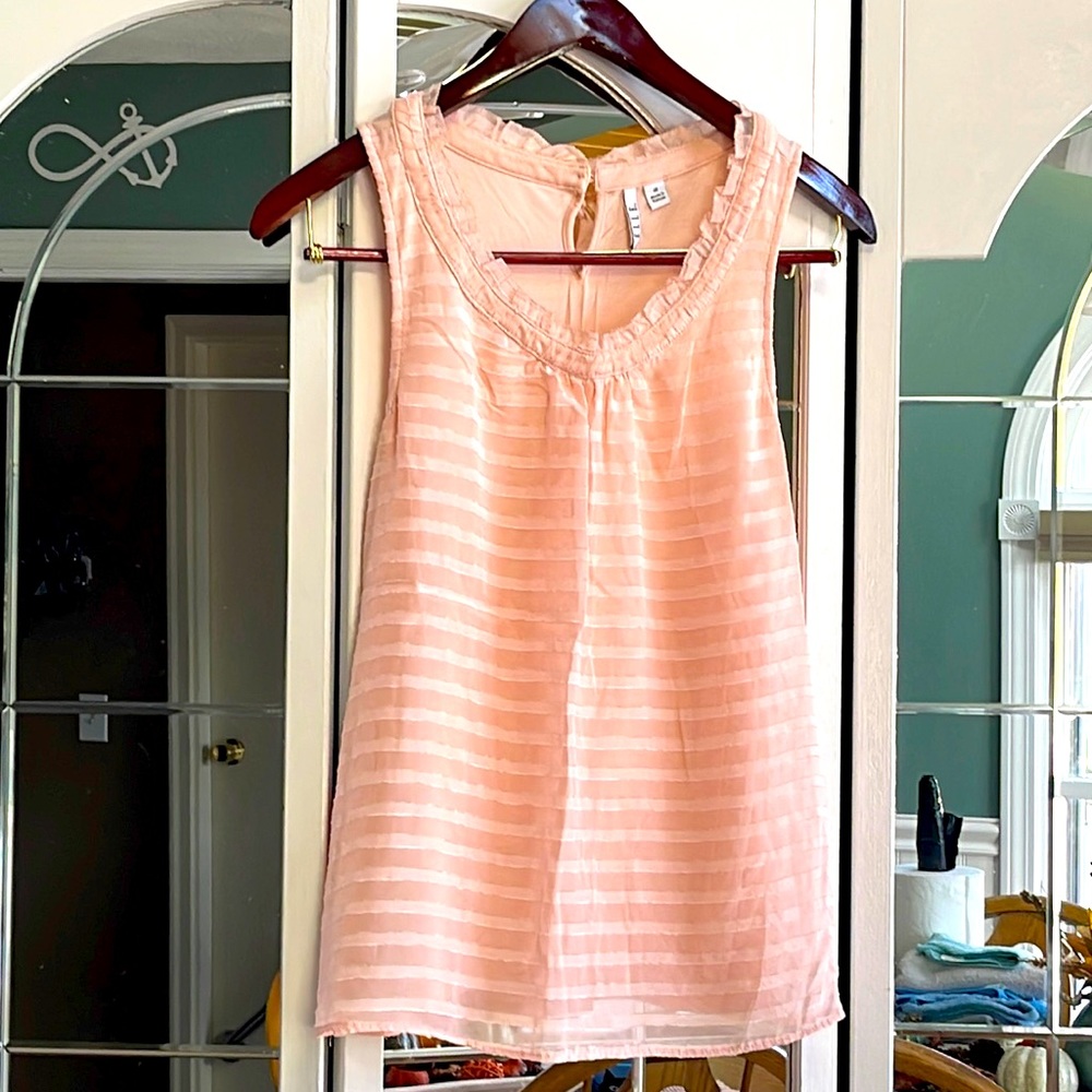 Women’s Sleeveless Top